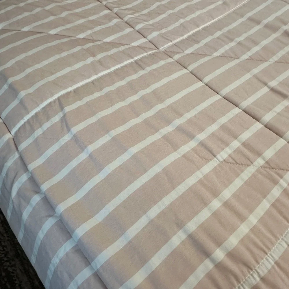 UGG‎ Corey Reversible Full/Queen Comforter Pink/Cream Stripe Sherpa Back